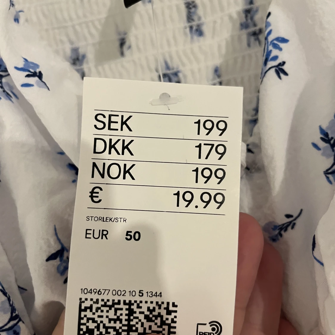 Helt ny klänning med prislapp kvar  - 90