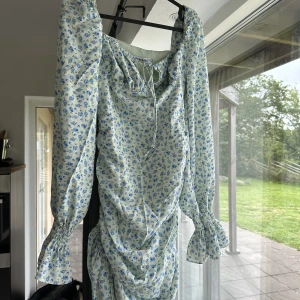 Adoore Klänning  - använd fåtal gånger, pris kan diskuteras 