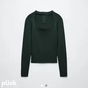 Säljer denna gröna tröja med en choker i storleks-m
