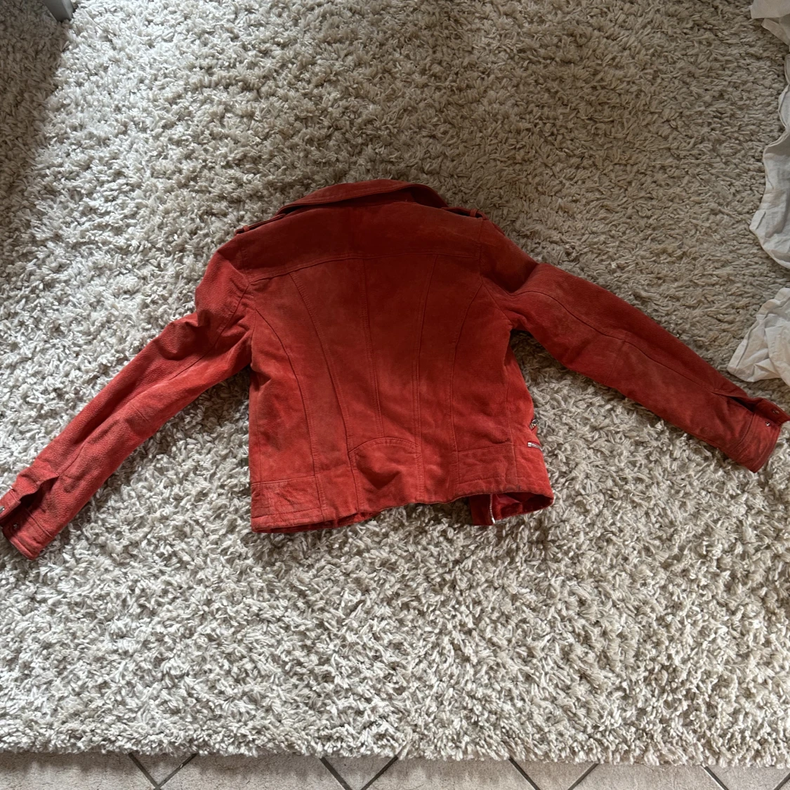 Röd jacka - 90