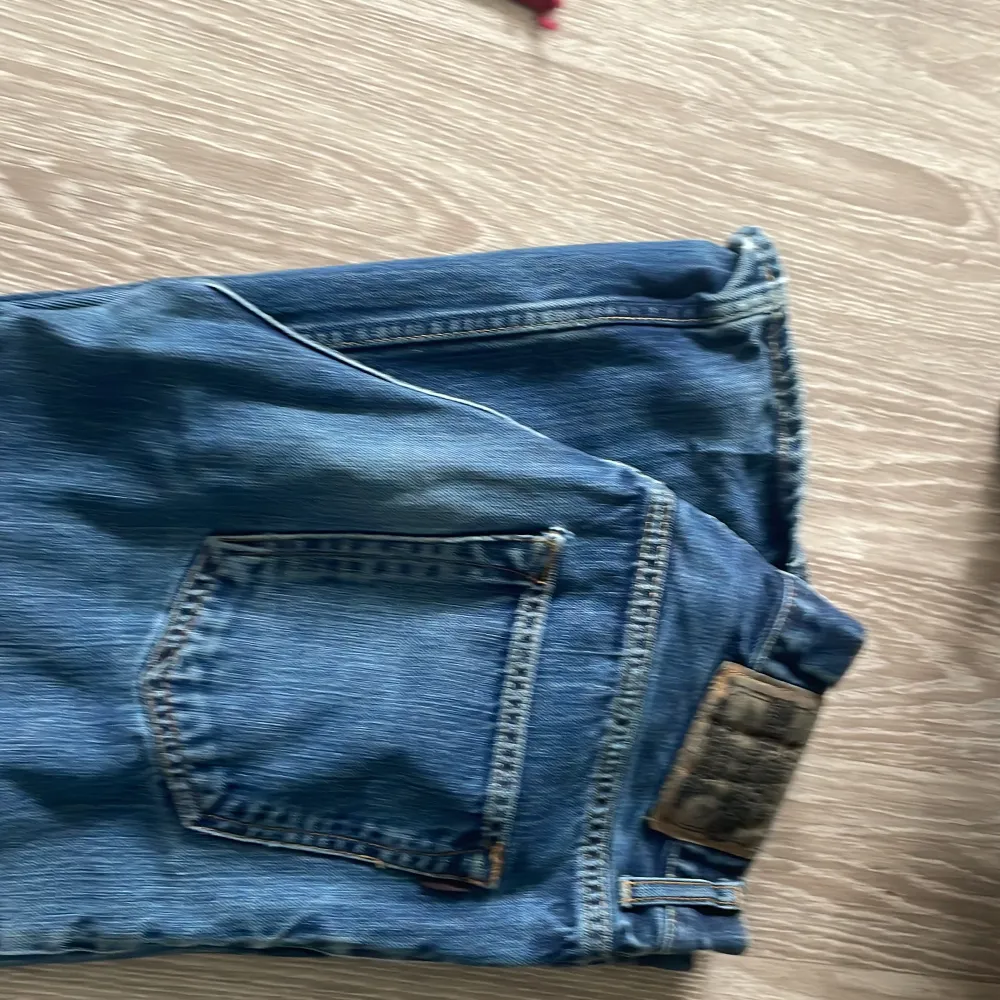 Helt oanvända jeans från Crockers midwaist . Jeans & Byxor.