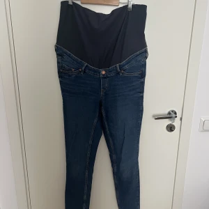 Mammajeans - Skinnyjeans i gravidversion. Snygga, fint skick.