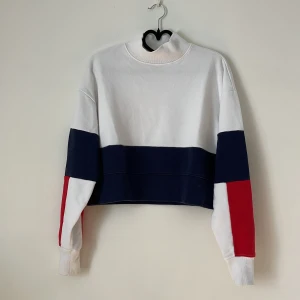 Monki tröja  - Monki tröja i använt skick 