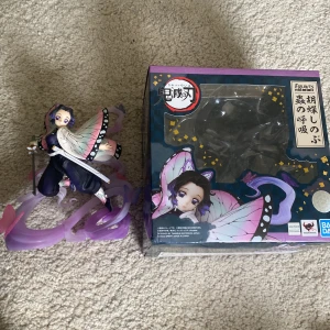 Figur - Köpte figuren på edyia shop för 1000kr, så den är äkta. Väldigt bra skick, inga deflekter. Kan tänka mig sänka priset