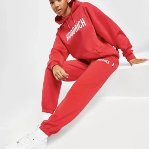 Röd hoodrich - Ett par röd hoodrich byxor i storlek xs, säljer då dom inte kommer till användning, 350 kr