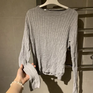Grå tröja - Grå ribbstickad tröja💕strl 170 (xs) 