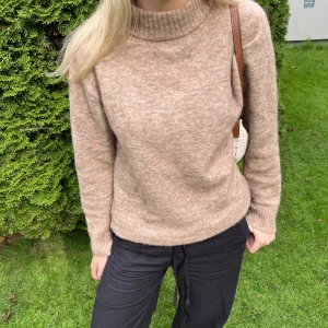 Stickad tröja - Stickad tjocktröja i fint skick