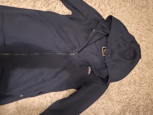 mckenzie set  - jag har haft på mig den endast 1 gång och köpt från jd sports köpte för 300kr