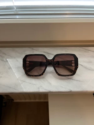 Solglasögon - Använd några gånger 