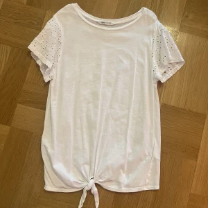 T-shirt - Super söt t-shirt ifrån hm. I storlek 158/164 men sitter som en XS/S💗