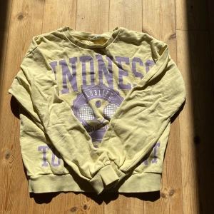 Sweatshirt  - En sweatshirt som inte kommer till användning längre💘