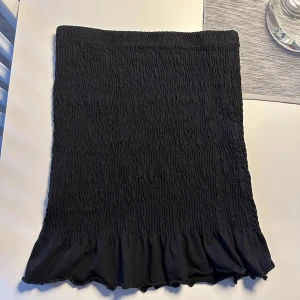 Kjol  - Kjol från GinaTricot. Använd ett fåtal gånger. Storlek S.