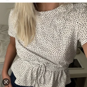 Topp - (Lånad bild) Jättefin tröja från Zara!❣️