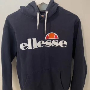 Hoddie  - Ellesse hoddie som inte kommer till användning! 80 kr + frakt 💙💙