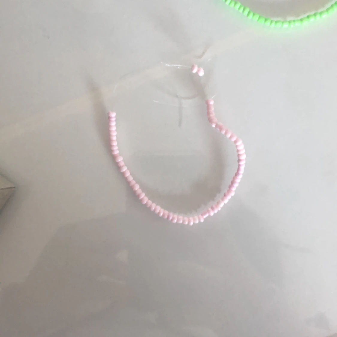 Armband med färgen ljus rosa  - 90