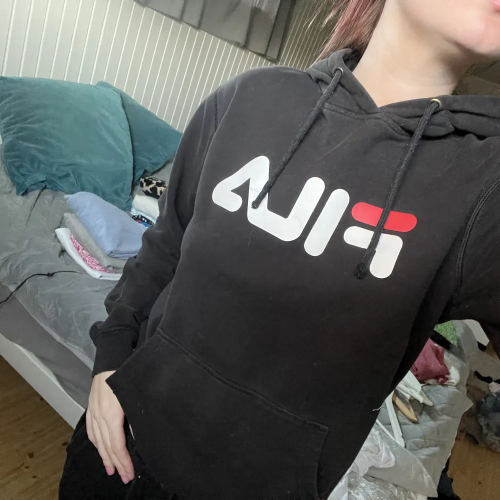 Äkta fila hoodie, bra skick 😇. Tröjor & Koftor.