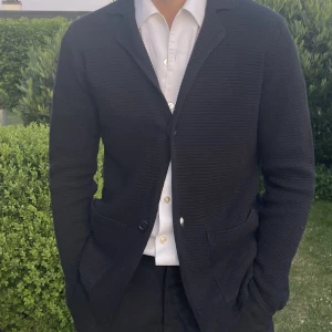 Sir of Sweden blazer - Nypris 800 Cond 8/10 Inhandlad sommaren 2021  Väldigt fint skick men knappar behöver sys på lite då de sitter löst.