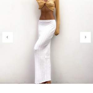 Säljer en helt oanvänd kjol från sndys, endast provad!! Köptes för ca 800kr:)
