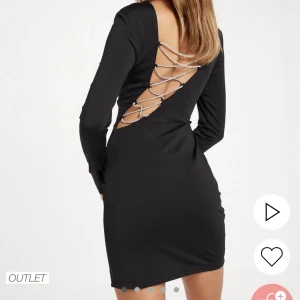 Klänning från Nelly  - Säljer en jättefin klänning från Nelly då den inte riktigt passade mig men hann inte returnera i tid.  Lappen är kvar! 