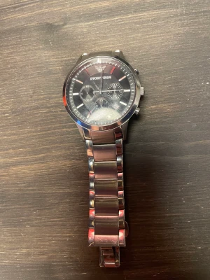 Emporio Armani klocka  - Emproio armani klocka  Ursprungligt pris 3700kr  Begagnad på två månader 