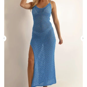 Stickad strandklänning - Stickad strandklänning! I nyskick!