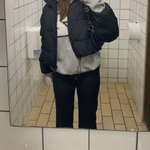 Lågmidjade kostymbyxor - Jättefina kostymbyxor köpta secondhand. 