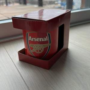 Arsenal mugg helt ny, säljs för 250kr 
