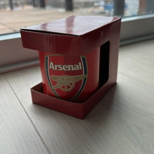 Mugg  - Arsenal mugg helt ny, säljs för 250kr 