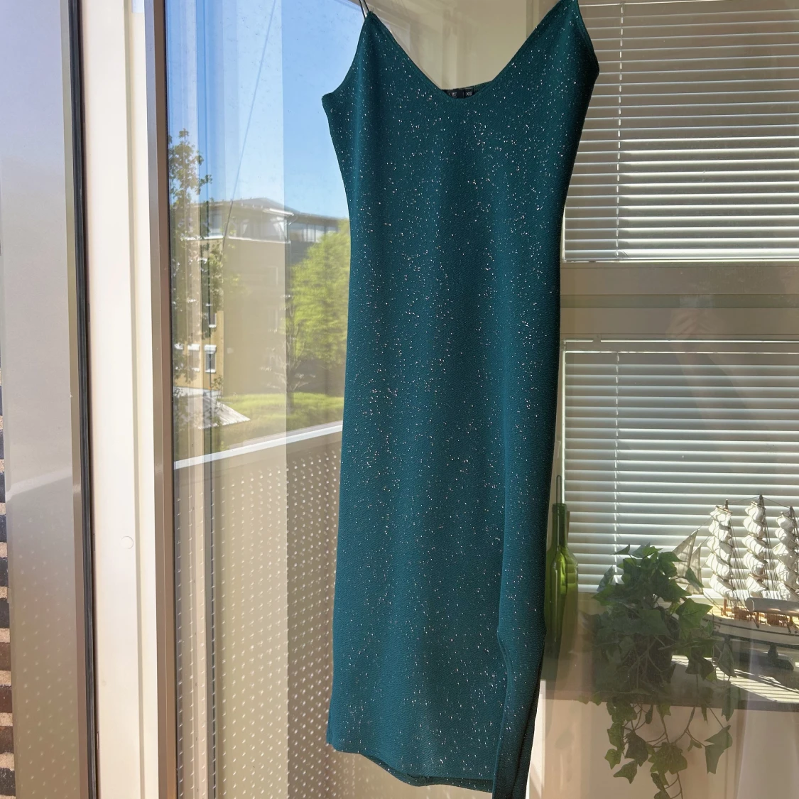 Mörkgrön festklänning