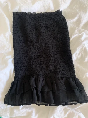 Kjol - Fin kjol som aldrig har kommit till andvändning, kontakta mig vid eventuella frågor 🤗