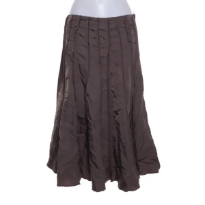 Kjol - Fantastiskt fin kjol som ligger snyggt på höfterna, men jag har aaalldeles för många… 🙊 ca 77 cm lång. Rekommenderar starkt!