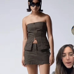 WEEKDAY TOPP (set) - SÅ SNYGGT slutsålt set från weekday, säljer hela setet (topp + kjol) för 600 eller 350 för en del separat. Endast använd en gång, strl S (men passar även mig som vanligtvis är XS)