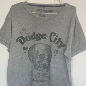 T-shirt - Snygg tunn t-shirt 