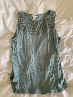 Linne - Linne ifrån hm, finns ej kvar. Andvänt fåtal gången, kontakta mig vid eventuella frågor ☺️