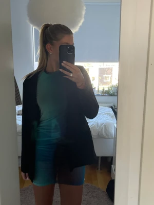 Klänning  - Mini-Mesh klänning från weekday. Storlek s, säljer för 250kr