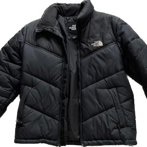 North face puffer jacket  - North Face puffer jacket main zipper broken otherwise all good  Dm for more info  