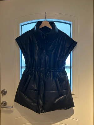 Skinnväst LxA by Linn Ahlborg  - Mycket fint skick. 