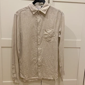 Linne skjorta - 10/10 skick, aldrig använt pga storleken.
