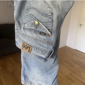 Lee jeans  - Säljer dessa jätte snygga långmidjade jensen från lee❤️tryck på köp nu