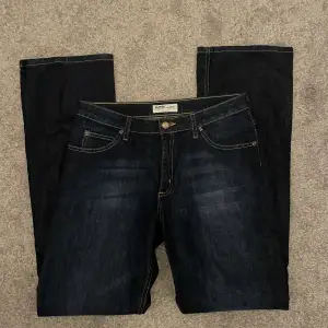Lågmidjade jeans från Lee   Köpare står för frakten 💕
