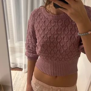 Topp - Söt stickad topp som inte finns kvar på bik bok. 