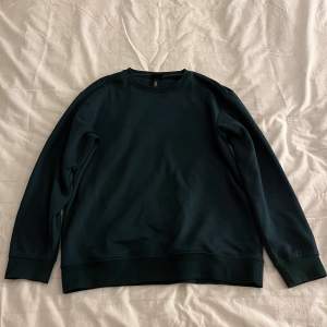 Mörkgrön collage tröja från H&M storlek S, knappt använd 