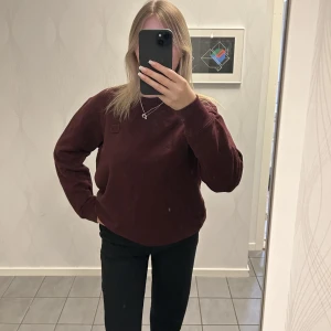 Acne tröja - Säljer nu min acne sweatshirt då den inte längre kommer till någon användning!!😇 Pris kan diskuteras!!