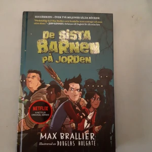 De sista barnen på jorden bok 1 - Säljer bok 1 av serien "De sista barnen på jorden". Har läst den och jag säljer även bok 2 och 3 om du går in på min profil. Bra skick och köpt för 179kr säljer nu för 99kr+frakt. Ca, 230sidor med mycket bilder och text! På svenskam Kontakta vid frågor❤