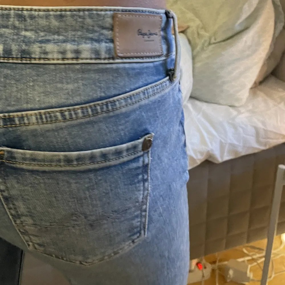 Jeans från Pepe Jeans i modellen piccadilly, bootcut. Tidigare köpta på plick och är i jättebra skick! 💗. Jeans & Byxor.