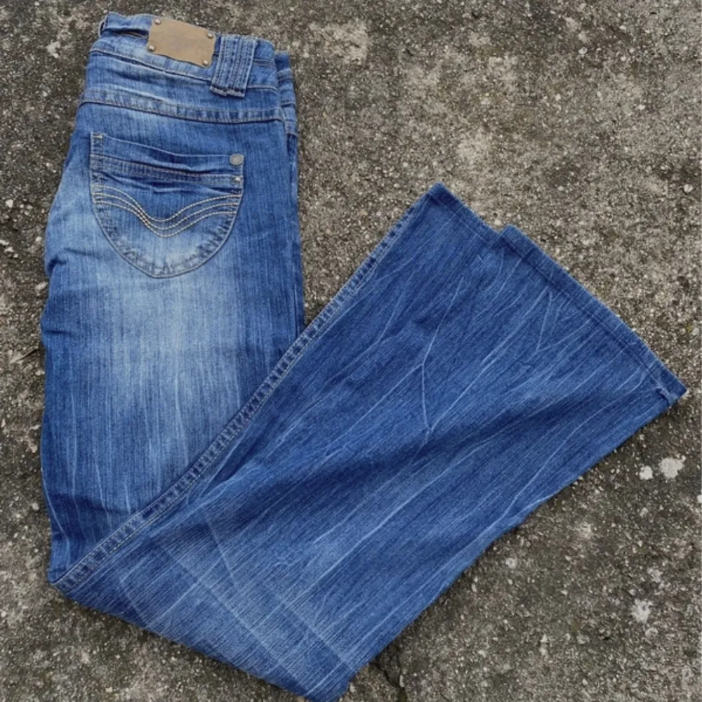 Supernice lågmidjade jeans  98cm x 36cm. Jeans & Byxor.