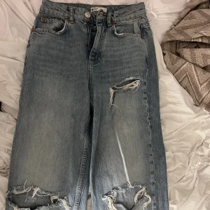 Jeans ginatricot - Nypris 599 Jätte fina jeans från ginatricot. De är använda ett fåtal gånger och är i bra skick