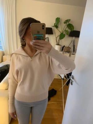 Zara teöja - Säljer min fina rosa tröja, som ny.