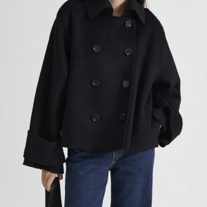 Stylein jacka teramo  - Som ny, köpt för 1 månad sen. Originalpris 5000kr. Stolek S🌟 möts bara upp, fraktar ej