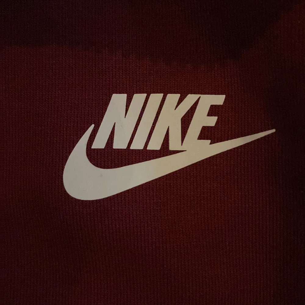 Helt ny Nike tech självklart äkta✅ Skick 10/10 oanvänd Nypris ligger lite över: 1200 kr Mitt pris: 680 kr. Hoodies.